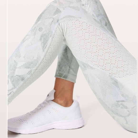 Lululemon Breezy Dot Tights - Picture 6 of 9